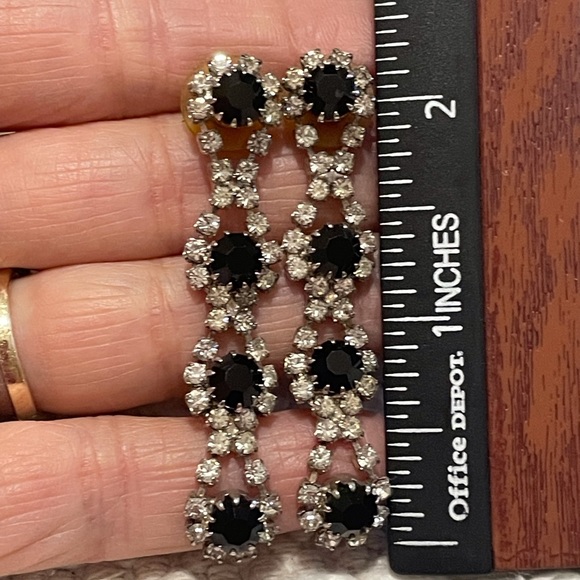 💎 Black and Clear Rhinestone Earrings - Picture 5 of 5